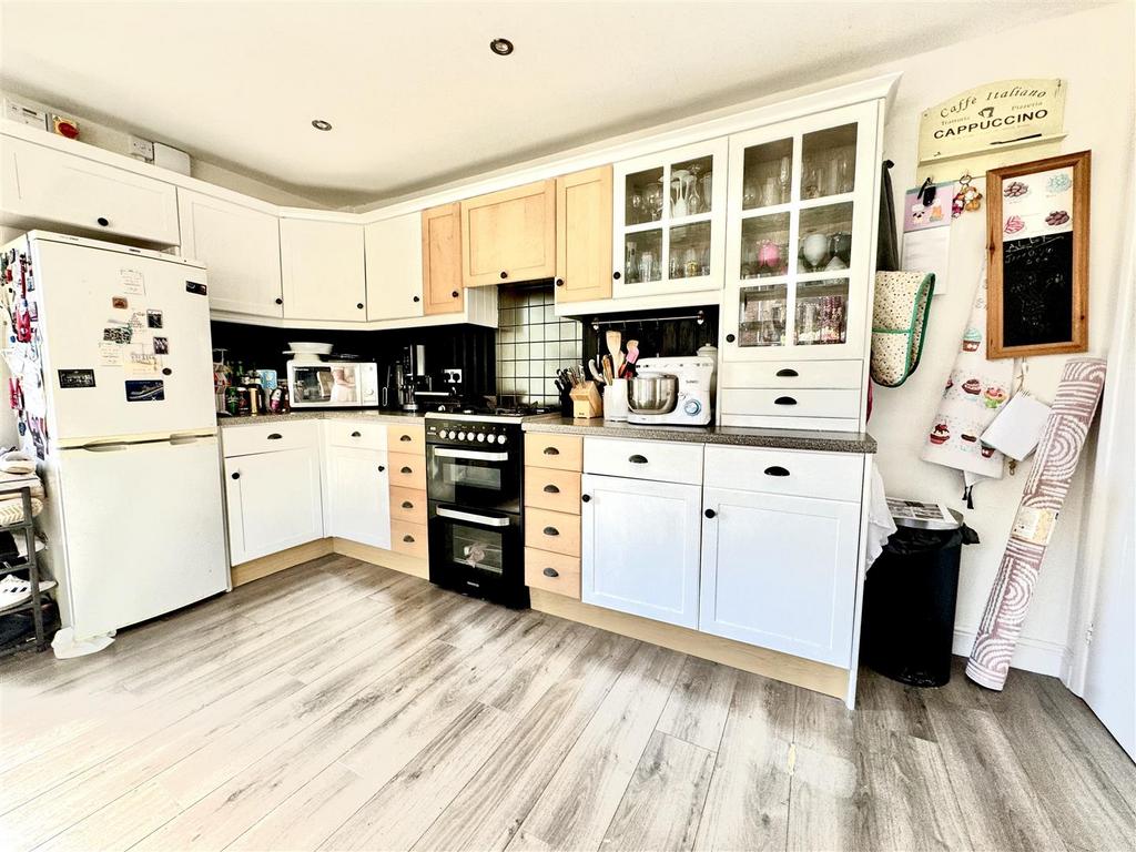Kitchen / Dining Area