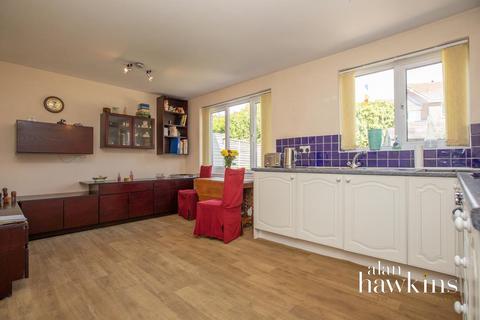 7 Alderney Close, Wootton Bassett, Swindon, SN4 8LU