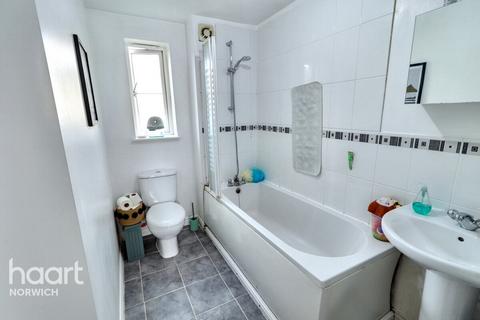 2 bedroom flat for sale, Bobbin Road, Norwich