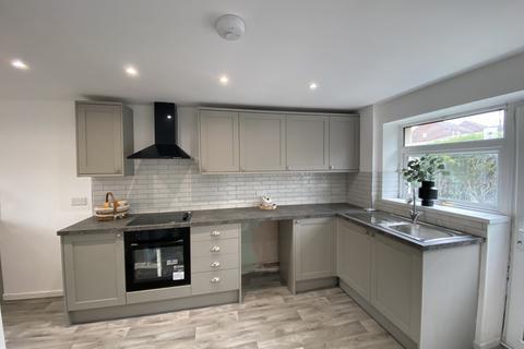 3 bedroom terraced house to rent, Tynycae Road, Llansamlet, Swansea, City And County of Swansea.