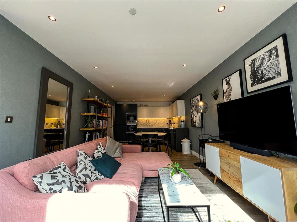 Sunset Ave E4
