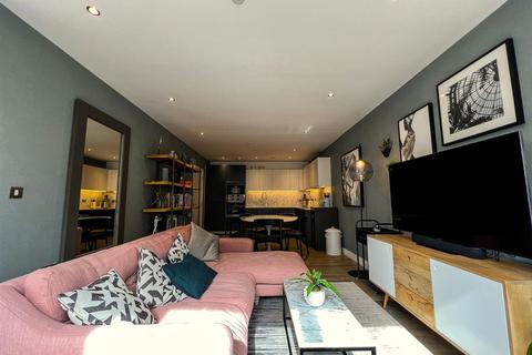 2 bedroom property to rent, Sunset Avenue, London, E4