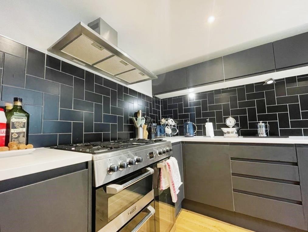 Kitchen 202.jpg