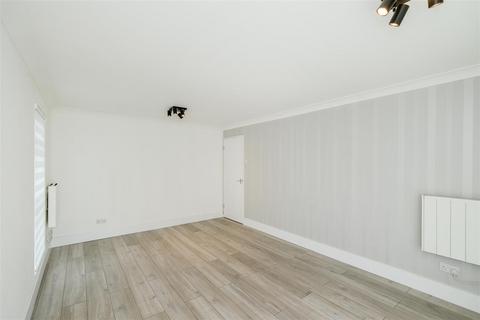 2 bedroom ground floor flat to rent, Hornbeam Road, Buckhurst Hill
