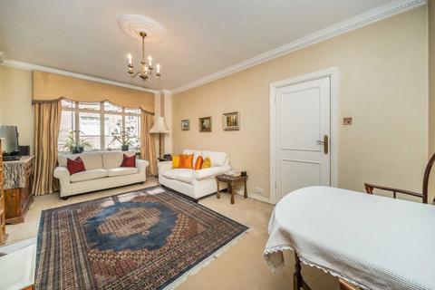 2 bedroom flat for sale, Upper Grosvenor Street, London W1K
