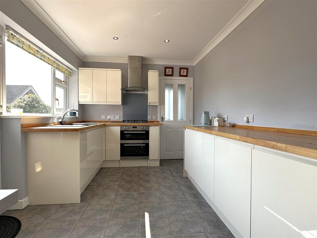 Contemporary Kitchen 471