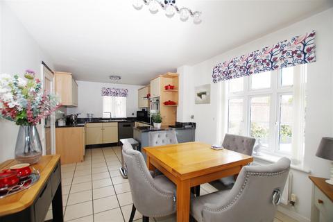 4 bedroom detached house for sale, Hartington Road, Swindon SN25