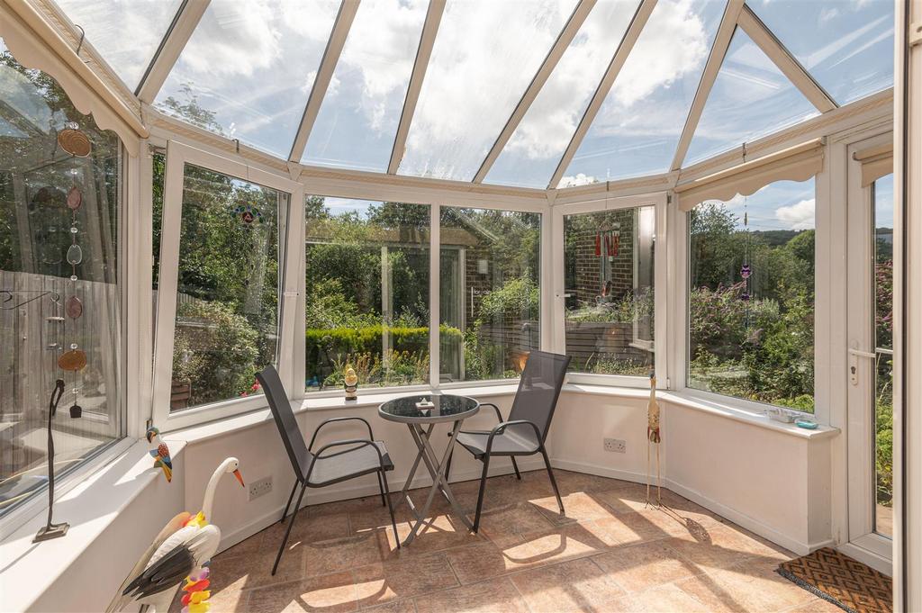 05 - 6 Copley Close HX3 0 TR.jpg