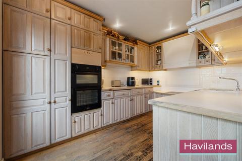 65 Friars Walk, London, N14 5LJ