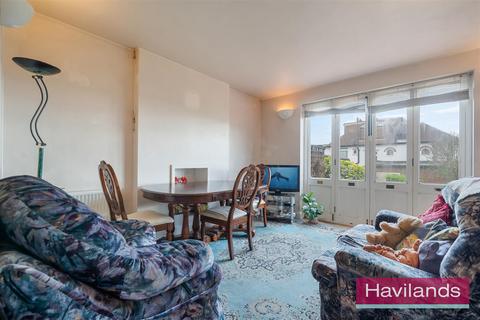 65 Friars Walk, London, N14 5LJ