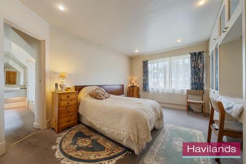 65 Friars Walk, London, N14 5LJ