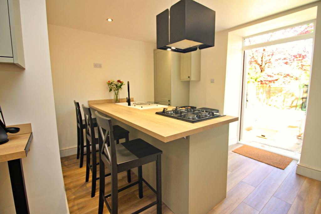 Penninsular Breakfast Bar