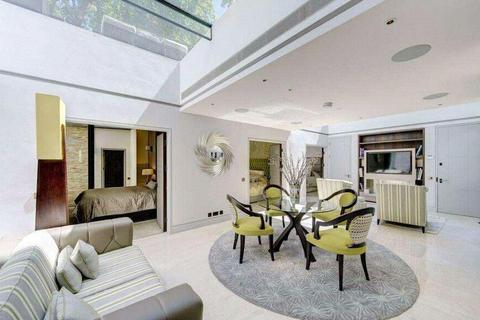 5 bedroom apartment to rent, Princes Gate, London SW7