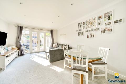 21 Shelton Close, Guildford, GU2 9YW