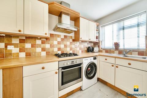 21 Shelton Close, Guildford, GU2 9YW