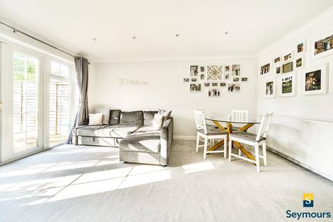 21 Shelton Close, Guildford, GU2 9YW