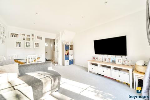 21 Shelton Close, Guildford, GU2 9YW