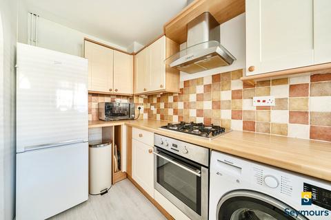 21 Shelton Close, Guildford, GU2 9YW