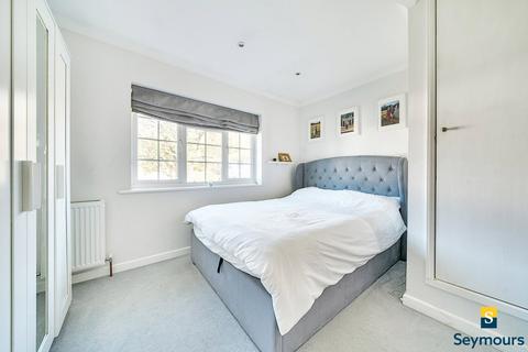 21 Shelton Close, Guildford, GU2 9YW