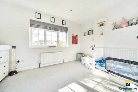 21 Shelton Close, Guildford, GU2 9YW