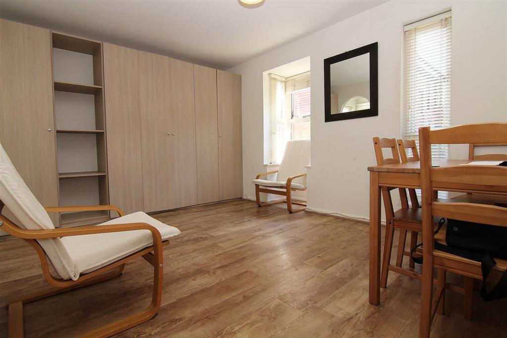 Living Area/Bedroom