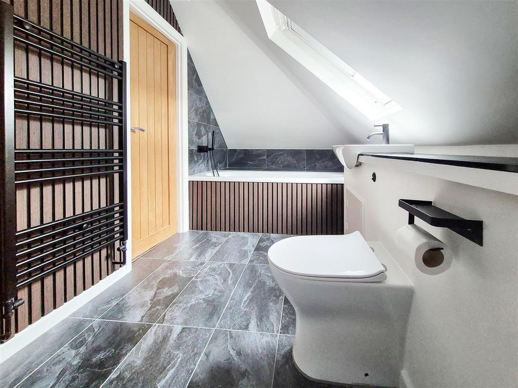 En Suite Bathroom