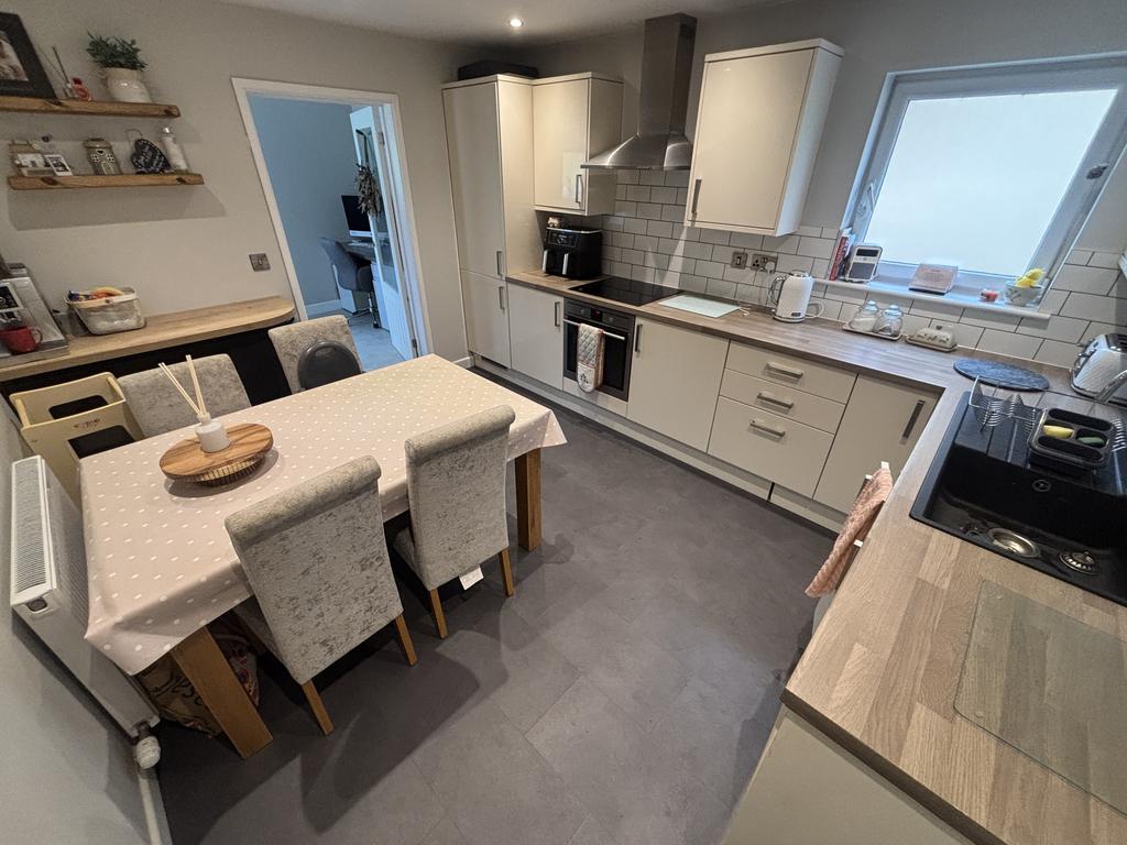 Kitchen (second image)