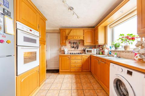 15 Charter Way, Lowestoft, NR33 8UT