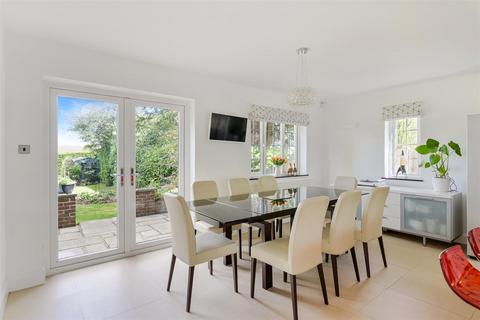 10 The Drive, Banstead, SM7 1DB