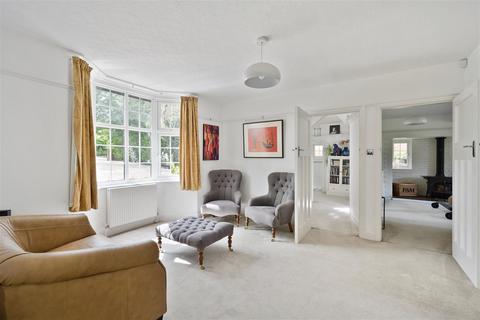 10 The Drive, Banstead, SM7 1DB