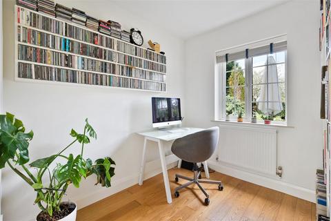 10 The Drive, Banstead, SM7 1DB