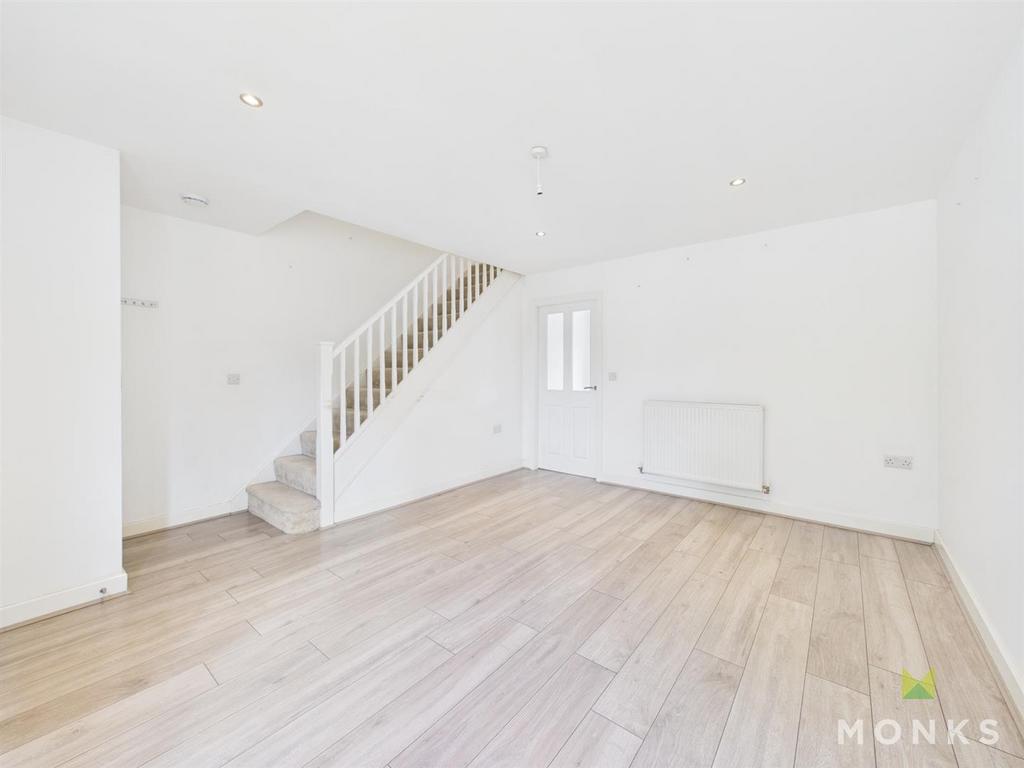 CAM01348 G0-PR0727-STILL003.jpg