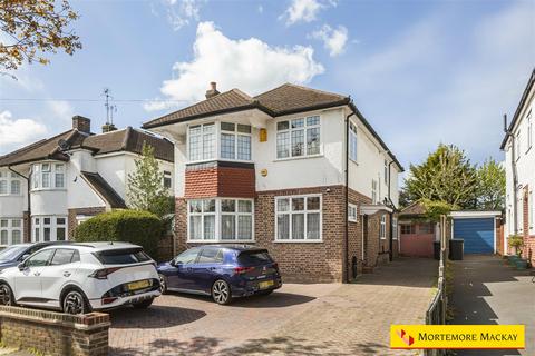 4 bedroom detached house to rent, Vera Avenue, London