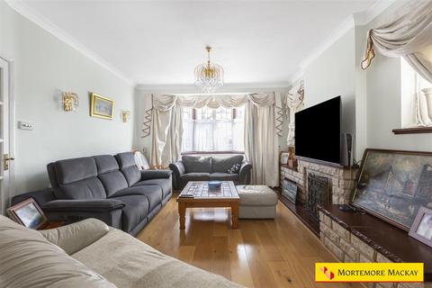4 bedroom detached house to rent, Vera Avenue, London