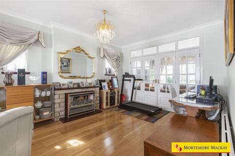 4 bedroom detached house to rent, Vera Avenue, London