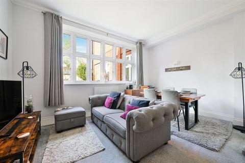 2 bedroom apartment for sale, Elizabeth Drive, Banstead