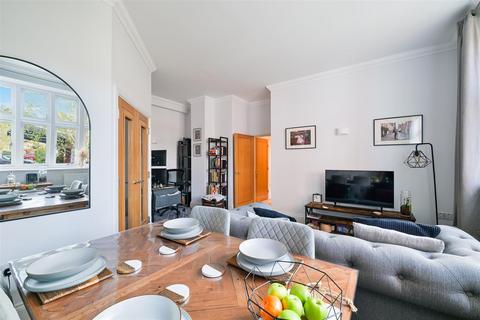 2 bedroom apartment for sale, Elizabeth Drive, Banstead