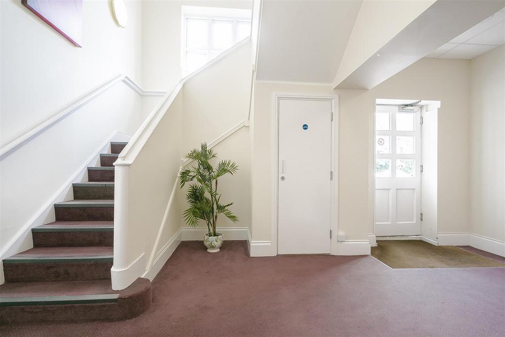 Flat-rendell-house-elizabeth-drive-banstead-113.jp