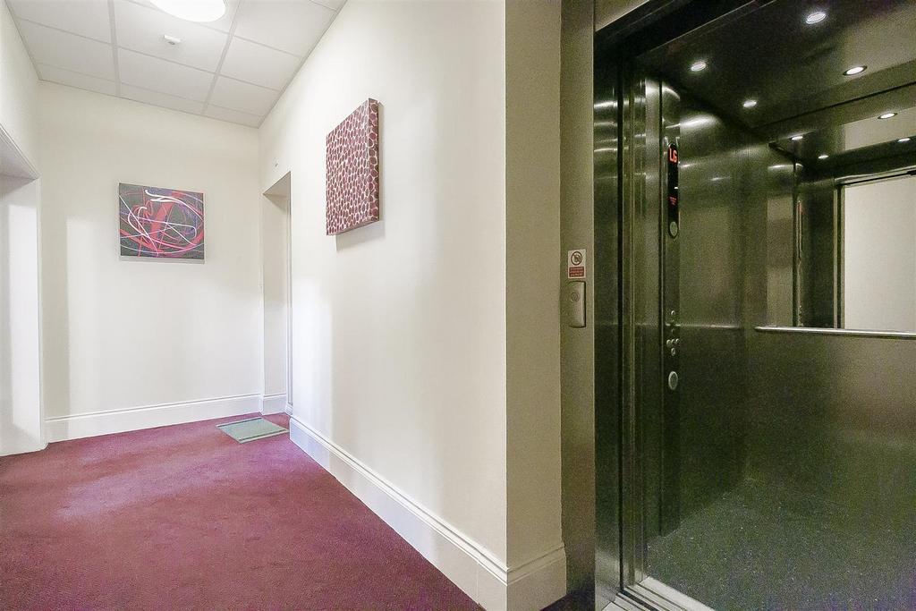 Flat-rendell-house-elizabeth-drive-banstead-114.jp
