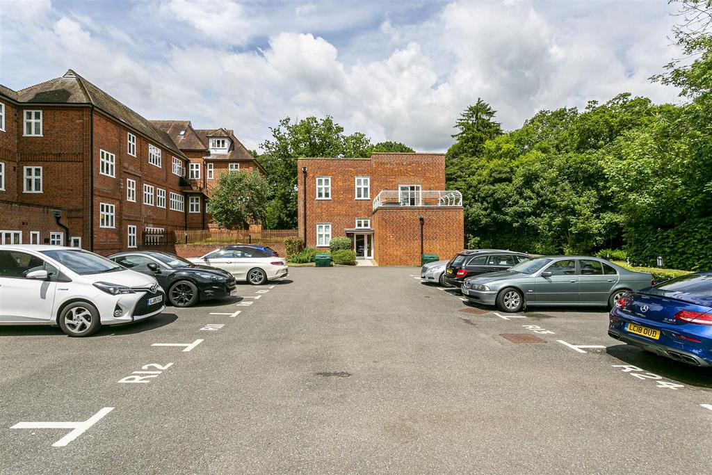 Flat-rendell-house-elizabeth-drive-banstead-116.jp