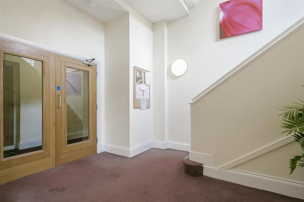 Flat-rendell-house-elizabeth-drive-banstead-112.jp