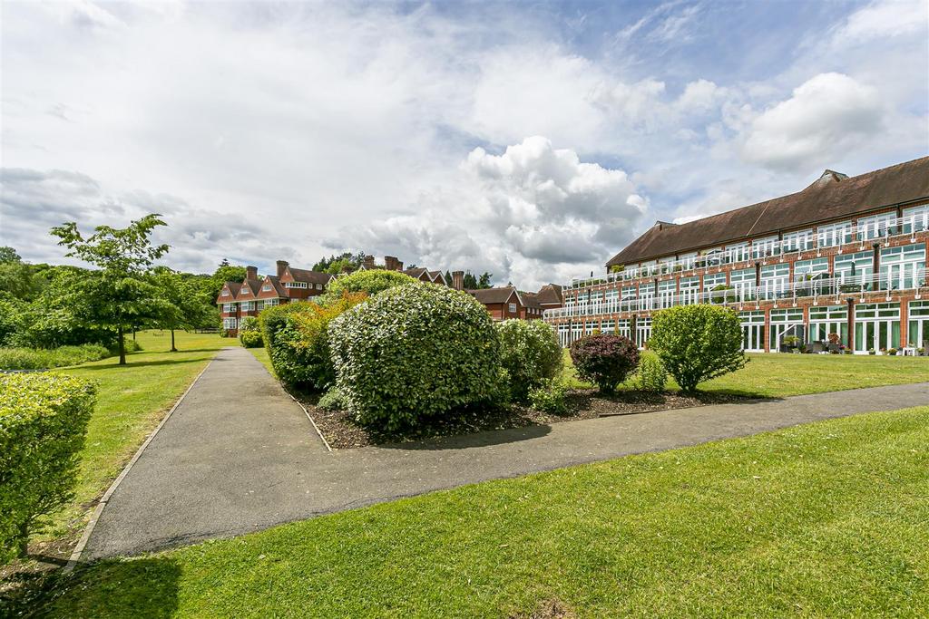 Flat-rendell-house-elizabeth-drive-banstead-119.jp
