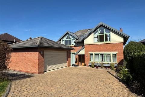 4 bedroom detached house for sale, Horn Hill, Whitwell