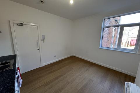 1 bedroom bedsit to rent, Fosse Road Central, Flat 5, Leicester LE3