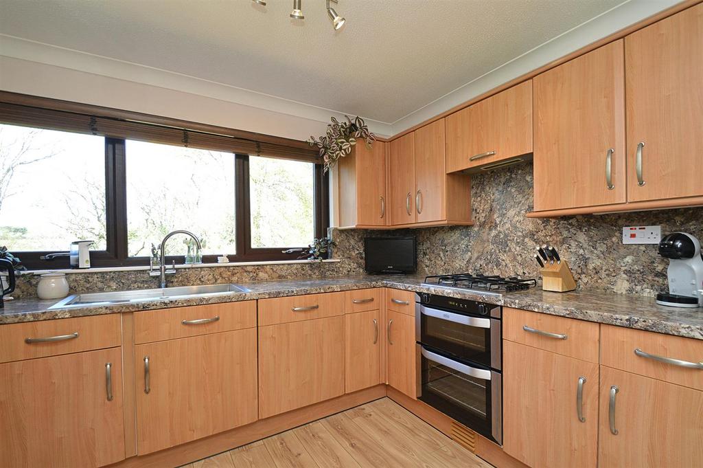 Resized Kitchen1.jpg