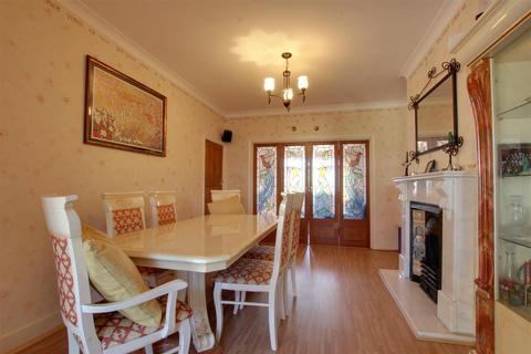 19 Ridge Crest, Enfield, EN2 8JU