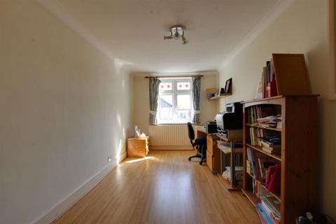 19 Ridge Crest, Enfield, EN2 8JU