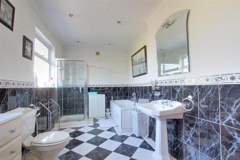 19 Ridge Crest, Enfield, EN2 8JU