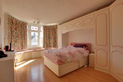 19 Ridge Crest, Enfield, EN2 8JU