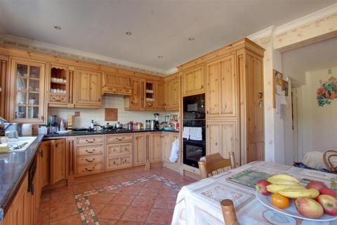 19 Ridge Crest, Enfield, EN2 8JU